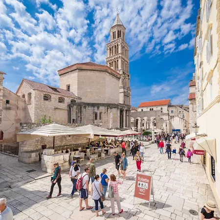 公寓 Skala Old Town *